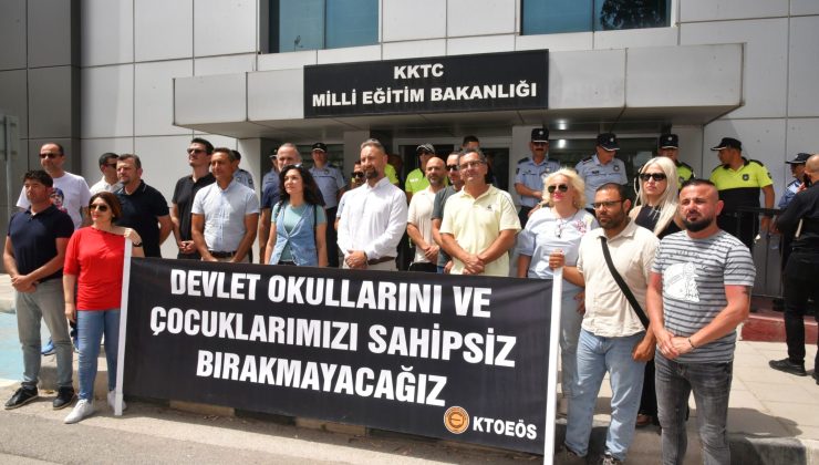 KTOEÖS ve KTÖS’ten ortak eylem: “Devlet okullarını ve çocuklarımızı sahipsiz bırakmayacağız”