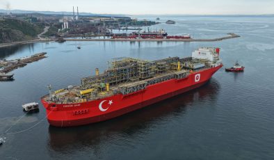 Türkiye’nin ilk yüzer doğalgaz üretim platformu İstanbul Boğazı’nda
