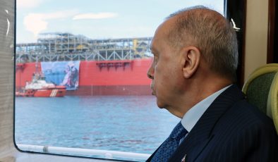 Erdoğan, Türkiye’nin ilk yüzer gaz üretim platformunu Karadeniz’e uğurladı