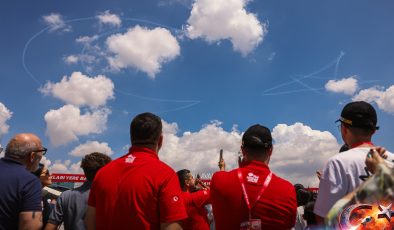 Türk Yıldızları, TEKNOFEST KKTC’nin son gününde ay yıldız oluşturdu