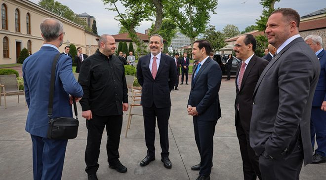 Ukrayna: “Ukrayna heyeti bugün koşulsuz ateşkesi sağlamak için İstanbul’da”