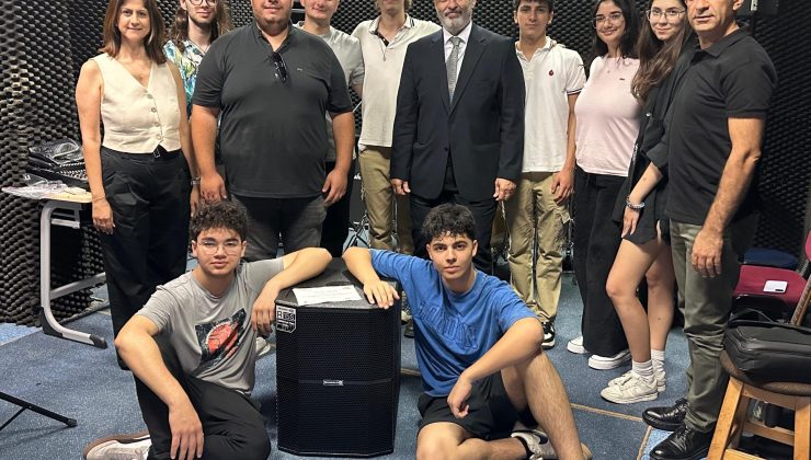 Telsim Freezone 11. Liselerarası Müzik Yarışması birincisi Levent College’e büyük ödülü teslim edildi