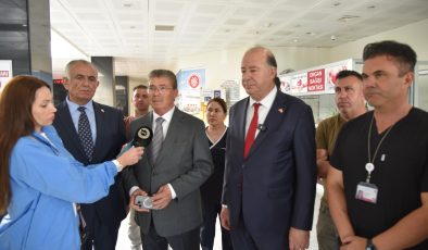 Başbakan Üstel otobüs kazasında yaralanan öğrencileri Gazimağusa Hastanesi’nde ziyaret etti: “Allah bize bağışladı, sağlık durumları iyi”