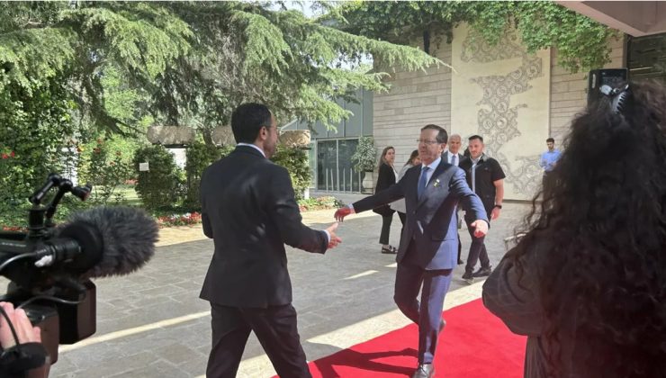 Hristodulidis İsrail ziyaretinde Aykut destekçilerinin protestosuyla karşılaştı