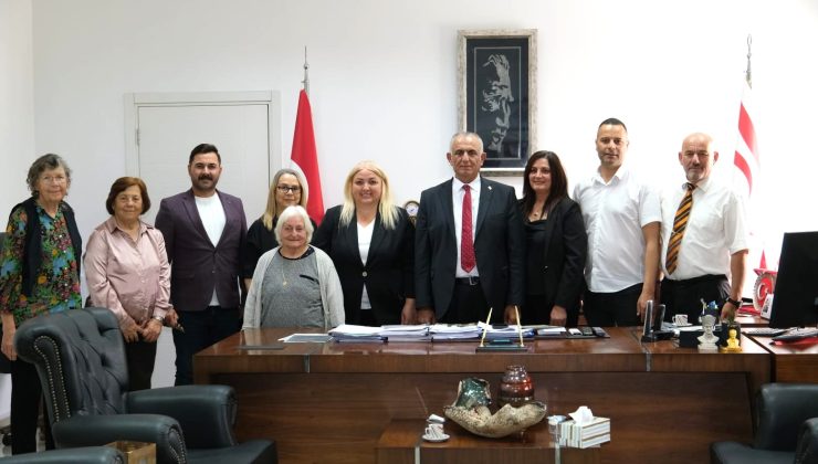 Bakan Çavuşoğlu, Mehmetçik Büyükkonuk Belediye Başkanı Tuğlu ve heyetini kabul etti