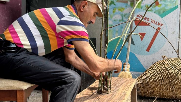 45 yıldır dikenli sarmaşıklardan örüyor: “Bu işi yapanların sayısı bir elin parmağını geçmez”