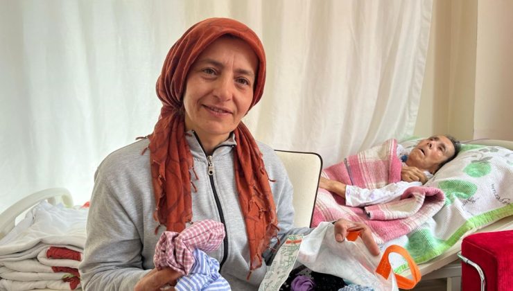 Alzheimer hastası annesine bakmak için dikmeye başladı: Siparişlere yetişemiyor – Son Dakika Yaşam Haberleri