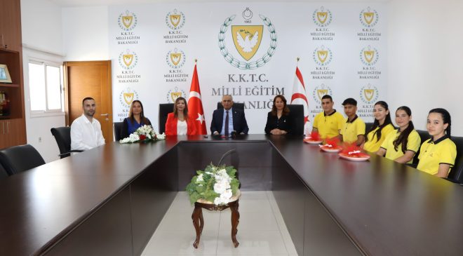 Çavuşoğlu, Haydarpaşa Ticaret Lisesi heyetini kabul etti