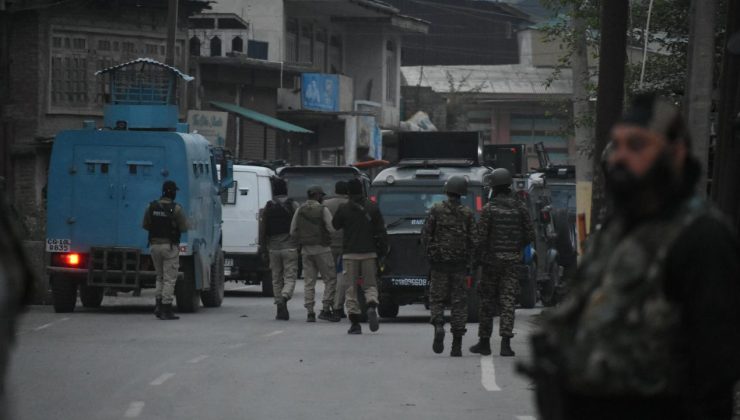 Pakistan güvenlik kaynakları: Hindistan’a ait 5 savaş uçağı düşürüldü