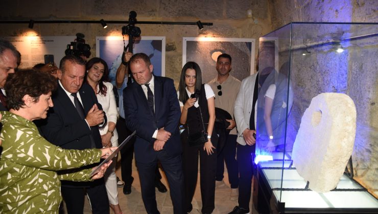 Hiyeroglifli Tek Delikli Taş Çapa’nın tanıtımı Girne Kalesi’nde yapıldı