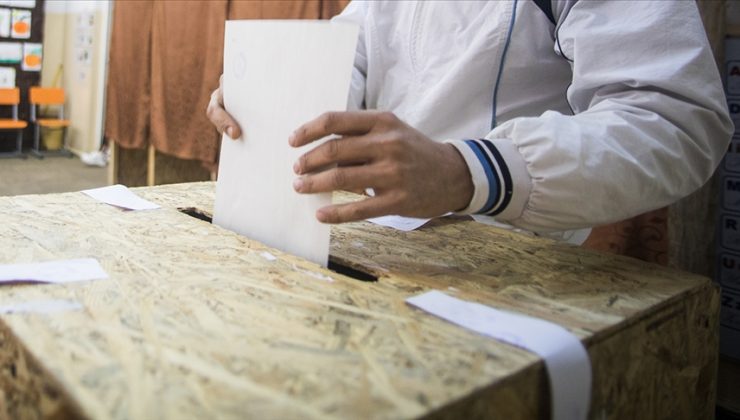Romanya’da halk yeni cumhurbaşkanını belirlemek için sandık başında