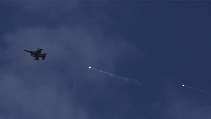 İsrail, Suriye’ye yönelik son hava saldırılarını 12 savaş uçağıyla gerçekleştirdiğini duyurdu
