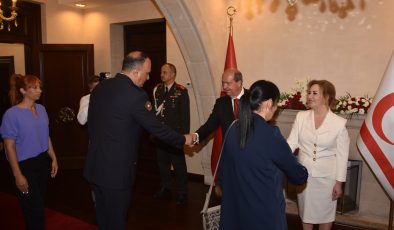 Cumhurbaşkanı Tatar ve eşi halkla bayramlaşacak