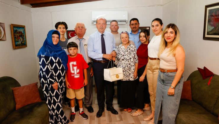Cumhurbaşkanı Ersin Tatar, TMT mücahidi, gazi ve şehit yakınlarını ziyaret etti