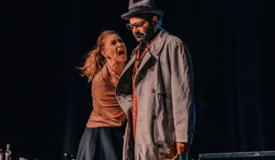 Kıbrıs Tiyatro Festivali kapsamında “Aşk Biter mi?” oyunu KÜKOM’da sahnelendi