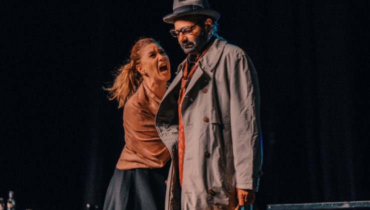 Kıbrıs Tiyatro Festivali kapsamında “Aşk Biter mi?” oyunu KÜKOM’da sahnelendi