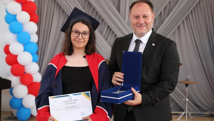 Öztürkler, Güzelyurt Kurtuluş Lisesi mezuniyet törenine katıldı