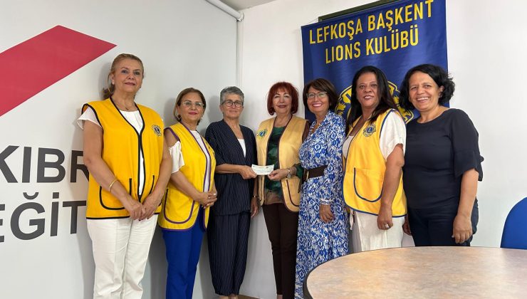 Lefkoşa Başkent Lions Kulübü, KTEV’i ziyaret ederek burs fonuna bağışta bulundu