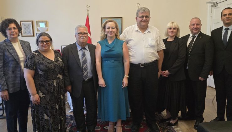 Sibel Tatar’ın girişimleriyle İngiltere’deki Türk okullarına destek verilecek