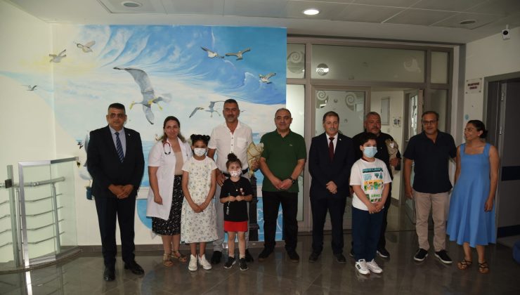 Çocuk Onkoloji Bölümü’nde eğitimlerine devam eden çocuklar bugün karnelerini aldılar