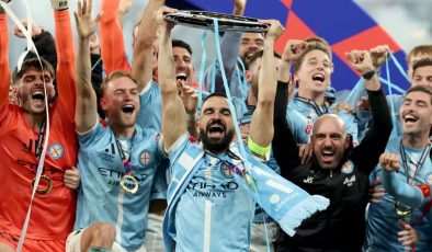 Aziz Behiç’li, Melbourne şampiyon