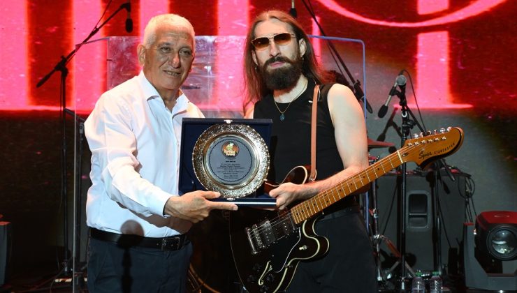 Emre Fel Güzelyurt Portakal Festivali’nde konser verdi