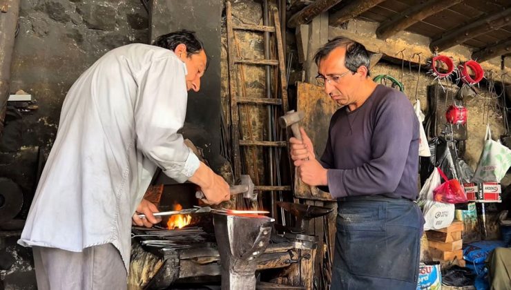 İki kardeş kaybolmaya yüz tutan mesleği yaşatmaya çalışıyor – Son Dakika Yaşam Haberleri
