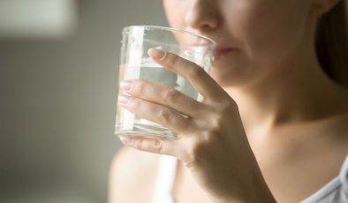 Soğuk su içmek faydalı mı, zararlı mı? Vücut üzerindeki etkisi