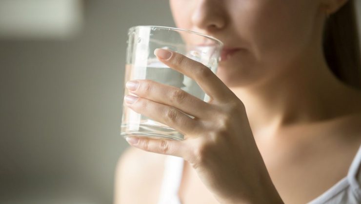 Soğuk su içmek faydalı mı, zararlı mı? Vücut üzerindeki etkisi