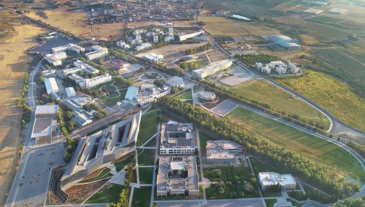 UKÜ’nün THE Impact Rankings 2024 genel sıralamasında 301–400 bandına yükseldiği duyuruldu