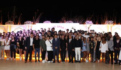 Üniversite Spor Oyunları ödül töreni