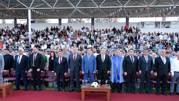 Öztürkler LAÜ Mezuniyet Töreni’ne katıldı