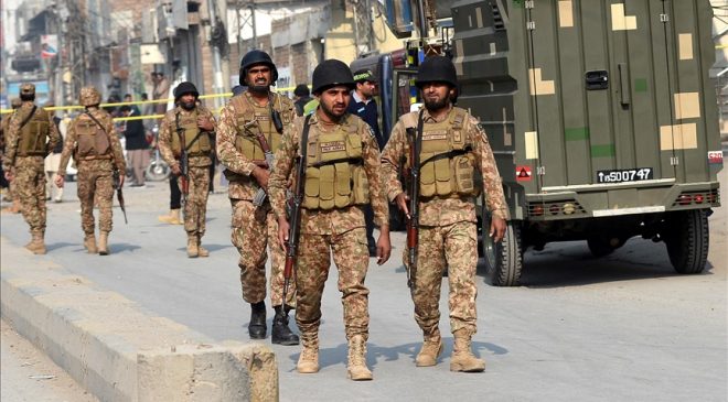 Pakistan’ın Hayber Pahtunhva eyaletinde düzenlenen bombalı saldırıda 13 asker öldü