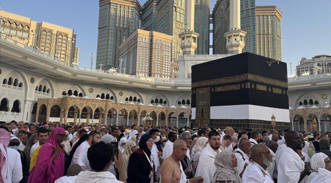 Medine’deki ziyaretlerini tamamlayan Türk hacı adayları Mekke’ye geçti