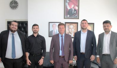 Bayındırlık ve Ulaştırma Bakanı Arıklı, Kıbrıs Türk Gençlik Konfederasyonu’nu kabul etti