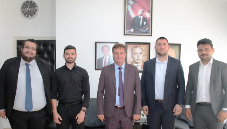 Bayındırlık ve Ulaştırma Bakanı Arıklı, Kıbrıs Türk Gençlik Konfederasyonu’nu kabul etti