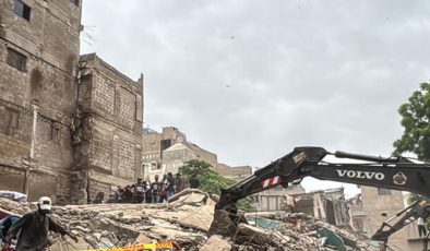 Pakistan’da çöken 5 katlı binada ölü sayısı 16’ya çıktı