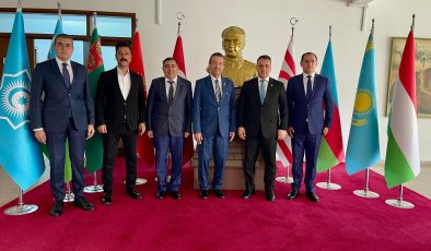 Dışişleri Bakanı Ertuğruloğlu, Azerbaycan heyetini kabul etti