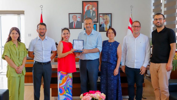 Muratpaşa Belediyesi heyeti Gazimağusa Belediye Başkanı Uluçay’ı ziyaret etti