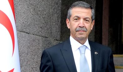 Ertuğruloğlu: “Denktaş’a sözde bir kitapta yöneltilen arsızca ithamlar, sadece çukurda debelenen bir zavallının hezeyanıdır, yok hükmündedir”