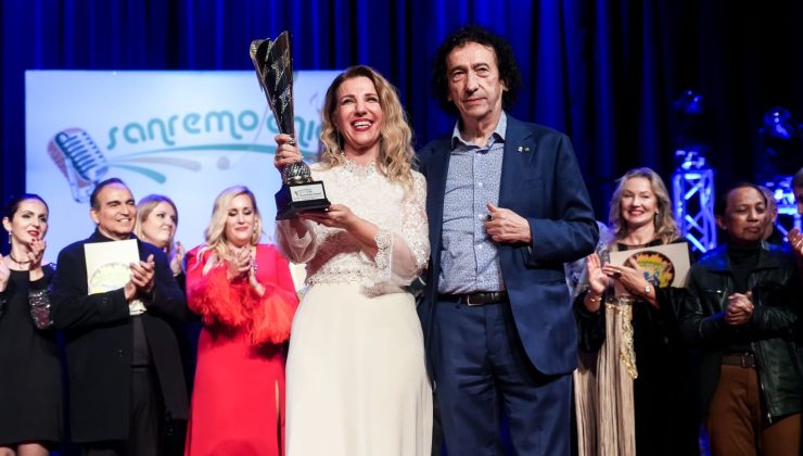 Bahar Gökhan’a İstanbul’da “En İyi Kadın Sanatçı” ödülü…