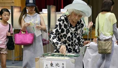 Japonya’da halk sandık başında