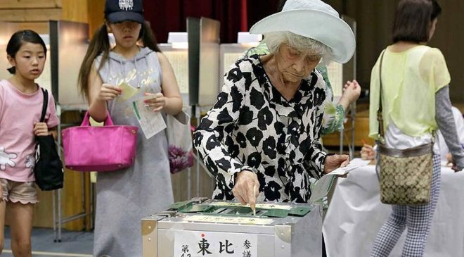 Japonya’da halk sandık başında