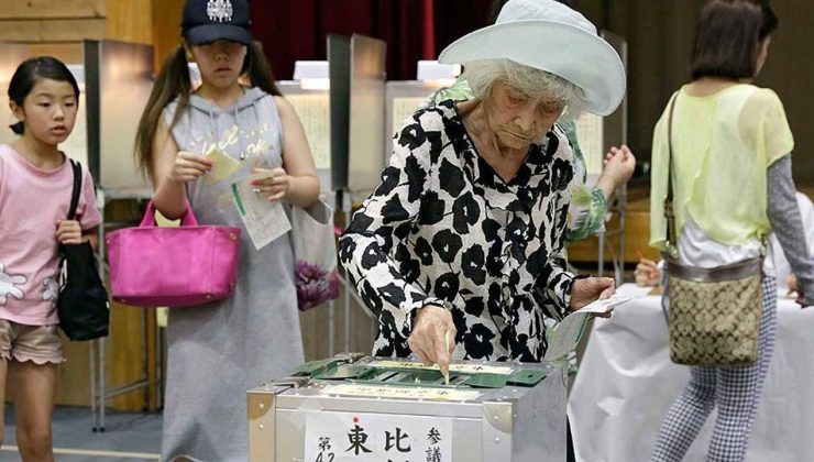 Japonya’da halk sandık başında