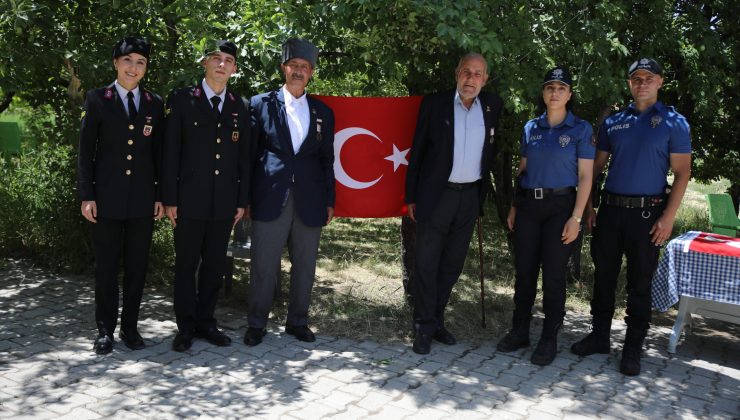 Kıbrıs Barış Harekatı’nın 51. Yılı… “Efsane tank”ın şoförü, destansı anılarını güvenlik güçleriyle paylaştı