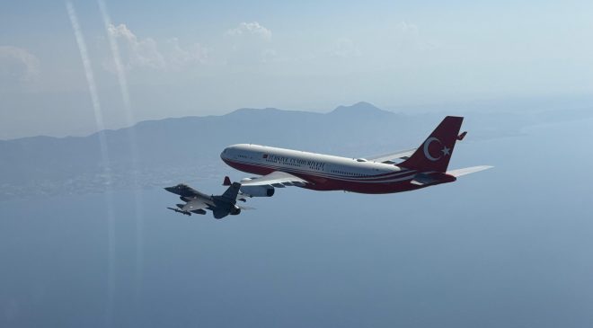 Erdoğan’ın içinde bulunduğu “TUR” uçağına KKTC’ye varışında F-16’lar eşlik etti