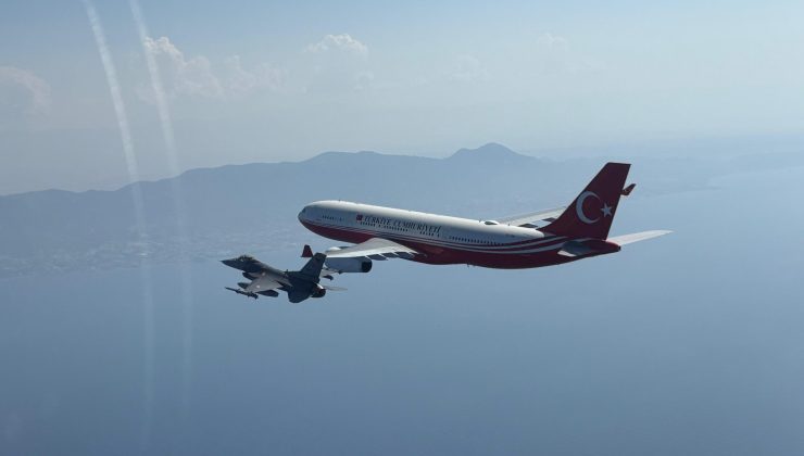 Erdoğan’ın içinde bulunduğu “TUR” uçağına KKTC’ye varışında F-16’lar eşlik etti