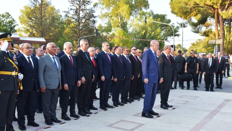 20 Temmuz Barış ve Özgürlük Bayramı kutlamaları… Lefkoşa Atatürk Anıtı önünde tören düzenlendi
