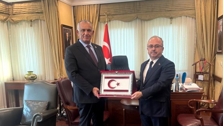 Çavuşoğlu, Türkiye’nin Bakü Büyükelçiliği’ni ziyaret etti