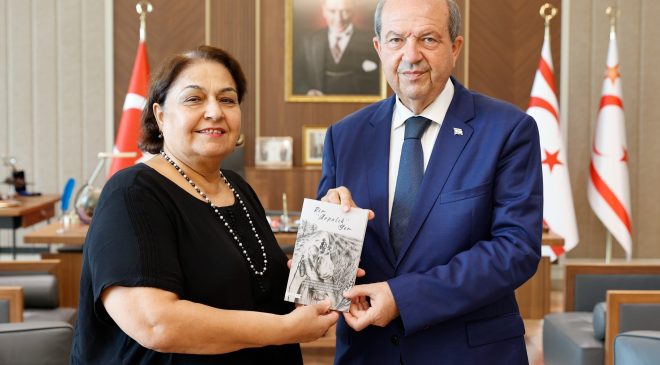 Neriman Saygılı “Bir Arpalık Yer” adlı kitabı Cumhurbaşkanı Tatar’a takdim etti
